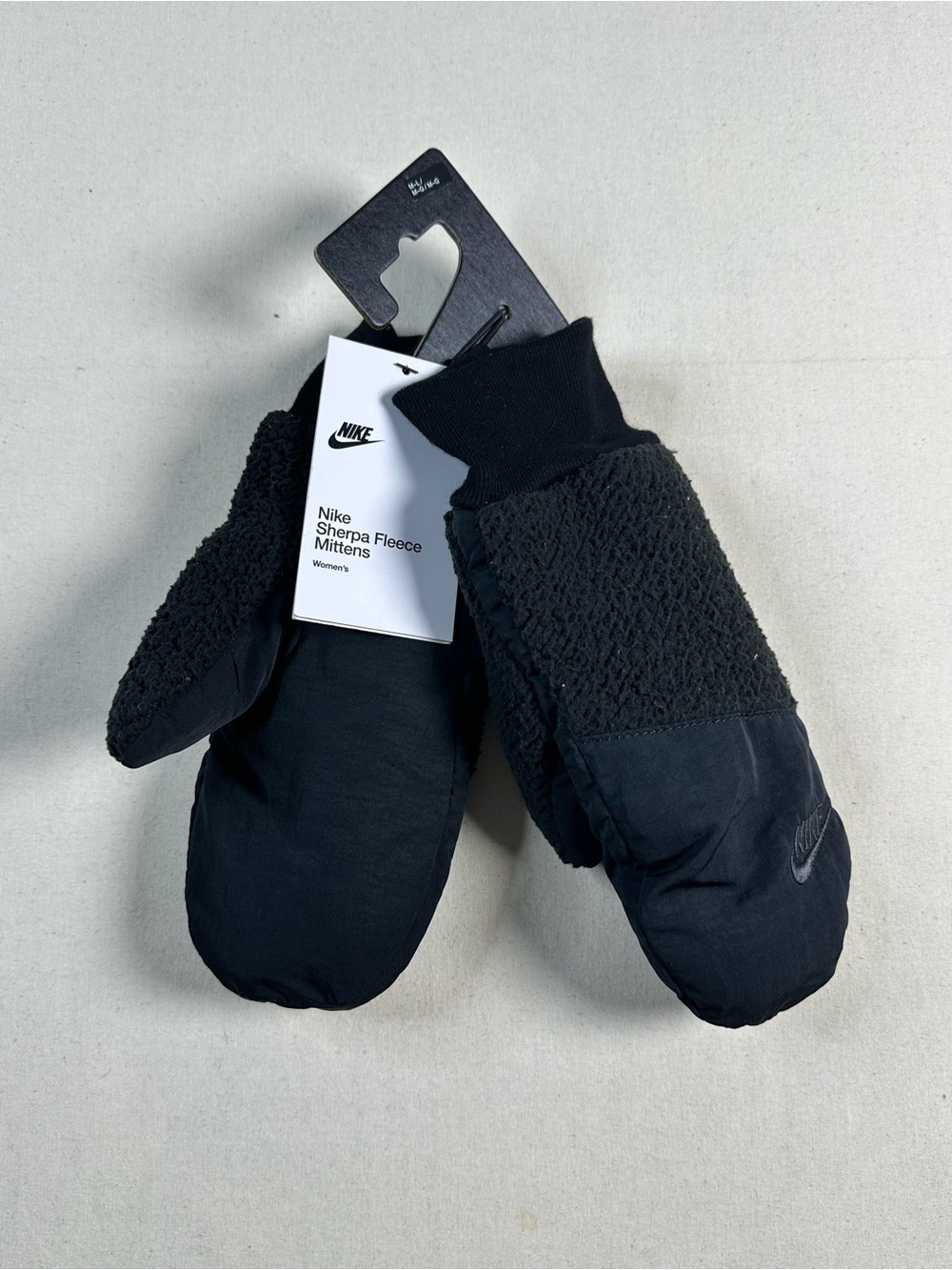 Nike women’s Sherpa mitten warm gloves m/l